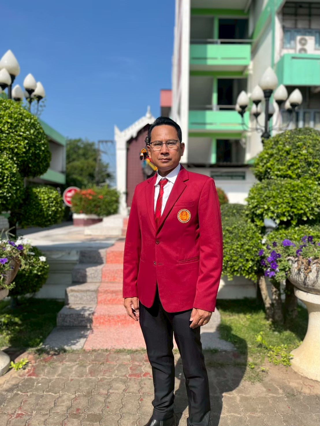 นายรักษ์พล มีด้วง