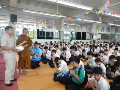 ทำบุญตักบาตรวันคล้ายวันสถาปนาวิทยาลัย