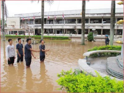 สถานการณ์น้ำท่วมช่างยนต์ 2554