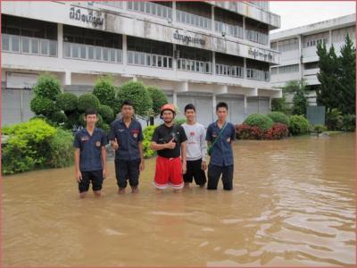 สถานการณ์น้ำท่วมช่างยนต์ 2554