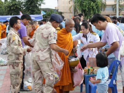 58-พิธีทำบุญตักบาตรวันแม่