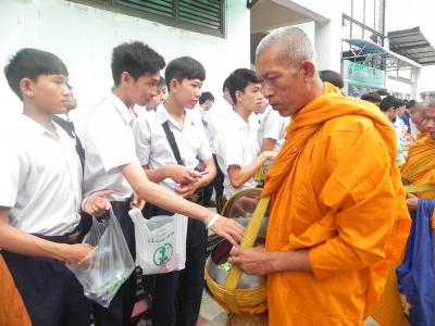 58-ทำบุญตักบาตรวันคล้ายวันสถาปนาวิทยาลัย 1