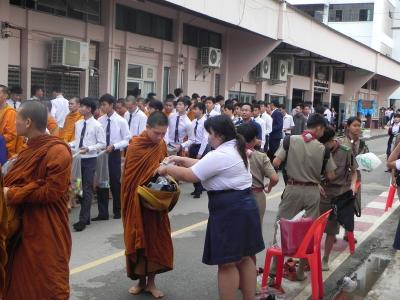 58-ทำบุญตักบาตรวันคล้ายวันสถาปนาวิทยาลัย 1