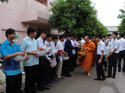 58-ทำบุญตักบาตรวันคล้ายวันสถาปนาวิทยาลัย 2