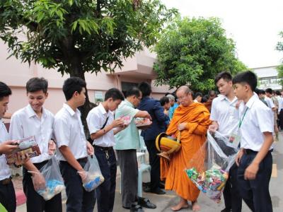 58-ทำบุญตักบาตรวันคล้ายวันสถาปนาวิทยาลัย 2