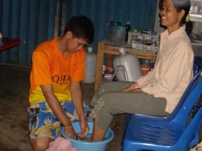 โครงการล้างเท้าชมรมวิชาชีพช่างไฟฟ้า (2556)