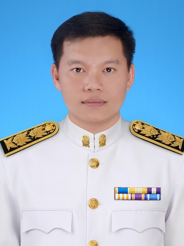 นายอภิสิทธิ์ แสนหาญ