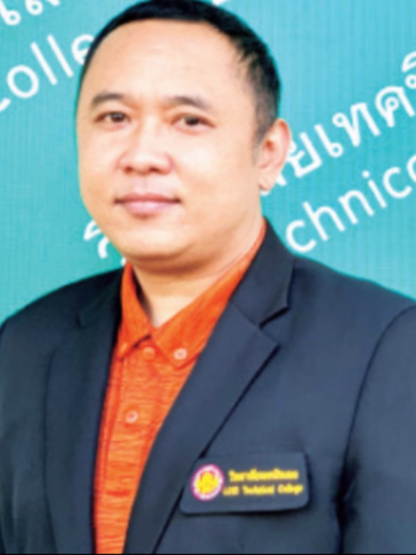 นายวีรศักดิ์ ตาทุม