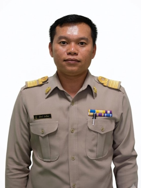นายอภิสิทธิ์ แสนหาญ